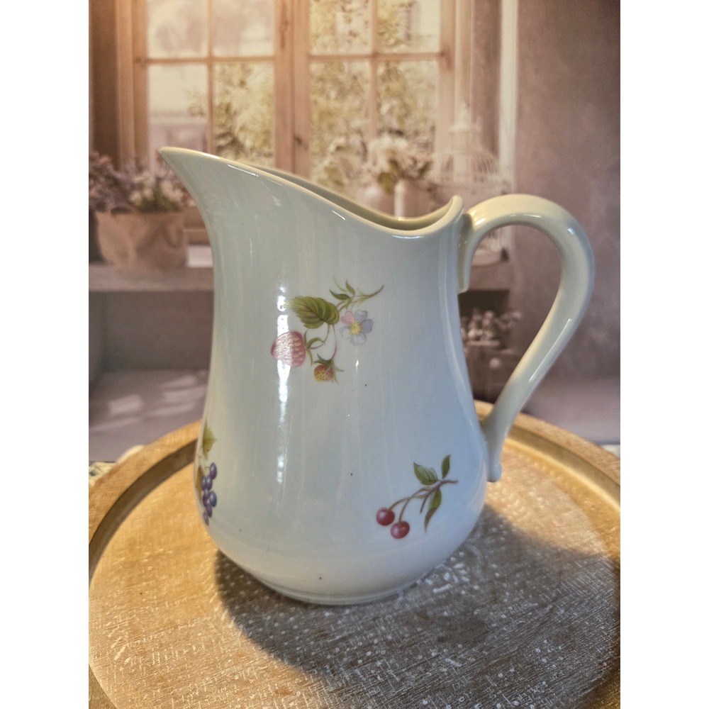 😎1980s‎ Botanical Fruit Ceramic Pitcher White Strawberry Grape Butterfly Vase - Picture 8 of 14